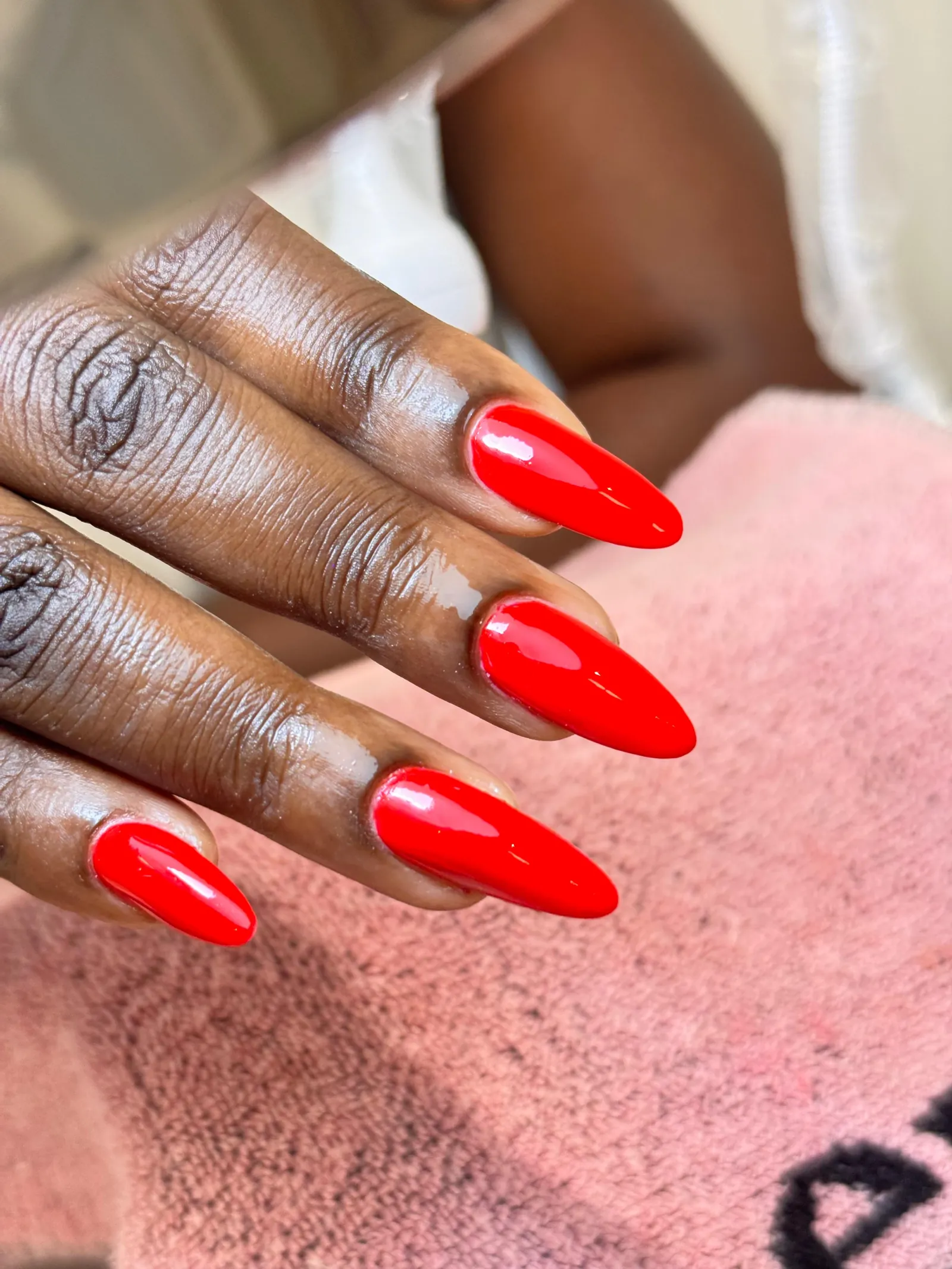 Trabalho de unhas e manicura · Academy Beauty School